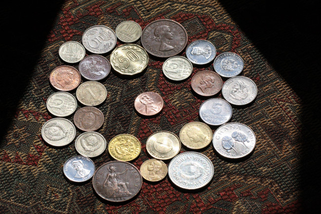 Обои картинки фото разное, золото, купюры, монеты