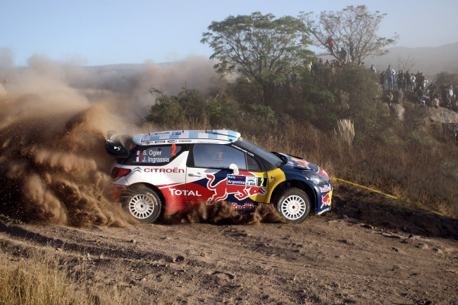 Обои картинки фото спорт, авторалли, гонка, поворот, пыль, люди, ds3, wrc, rally, citroen