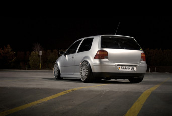 Картинка автомобили volkswagen фолькс гольф белый