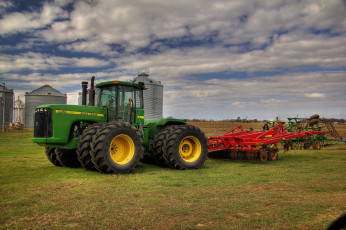 Картинка техника тракторы трактор плг пашня