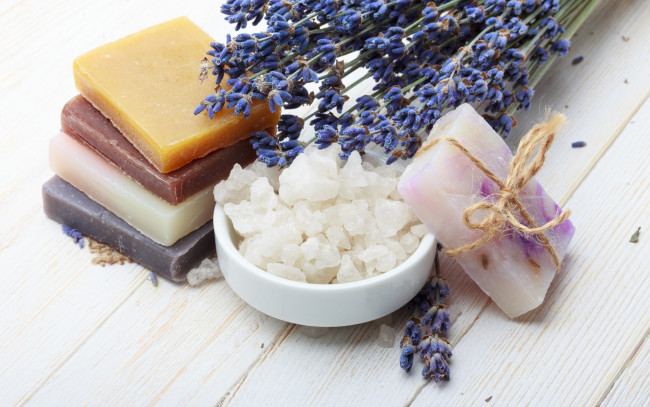 Обои картинки фото разное, косметические средства,  духи, соль, мыло, лаванда