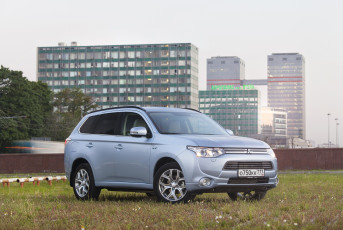 Картинка автомобили mitsubishi phev outlander