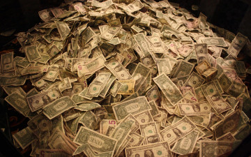 Картинка разное золото +купюры +монеты доллары много денег куча банкноты деньги мелкие