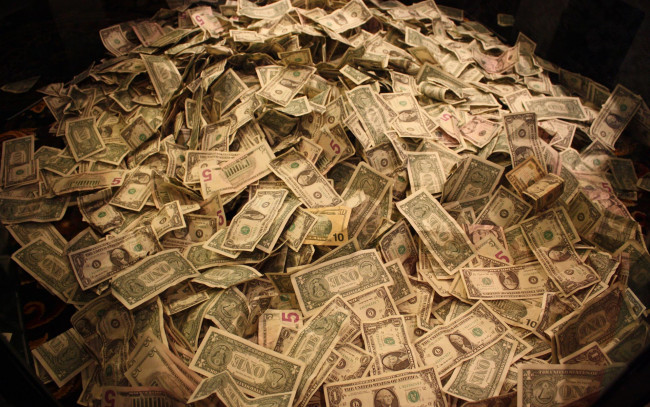 Обои картинки фото разное, золото,  купюры,  монеты, доллары, много, денег, куча, банкноты, деньги, мелкие