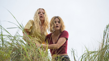 Картинка fantasy+island+ +2020 кино+фильмы fantasy+island остров фантазий portia doubleday lucy hale 2020 fantasy island кадры из фильма