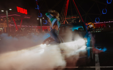 Картинка автомобили -авто+с+девушками bmw x3