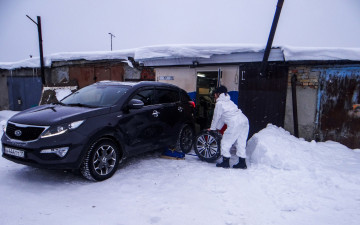 Картинка автомобили -авто+с+девушками kia sportage