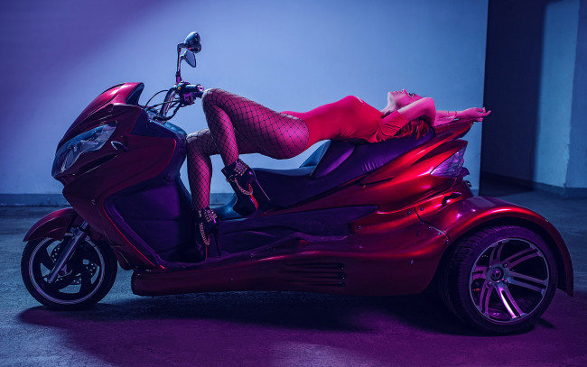 Обои картинки фото мотоциклы, мото с девушкой, красивая, девушка