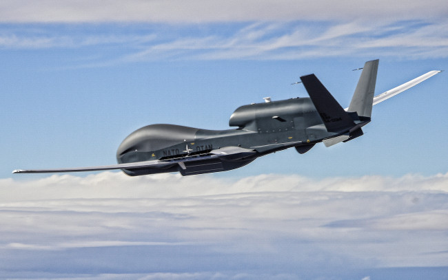 Обои картинки фото northrop grumman rq-4 global hawk, авиация, экспериментальные самолёты, northrop, grumman, rq-4, global, hawk, беспилотное, воздушное, транспортное, средство, нато, американский, стратегический, бпла, ввс, сша