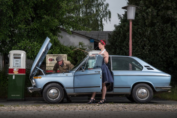 Картинка автомобили -авто+с+девушками bmw