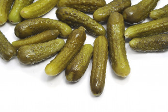 Картинка еда огурцы соленые много