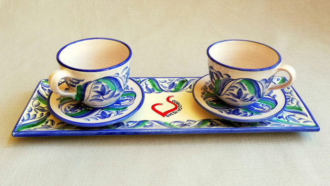 Обои картинки фото разное, посуда,  столовые приборы,  кухонная утварь, керамика, поднос, чашки, блюдца