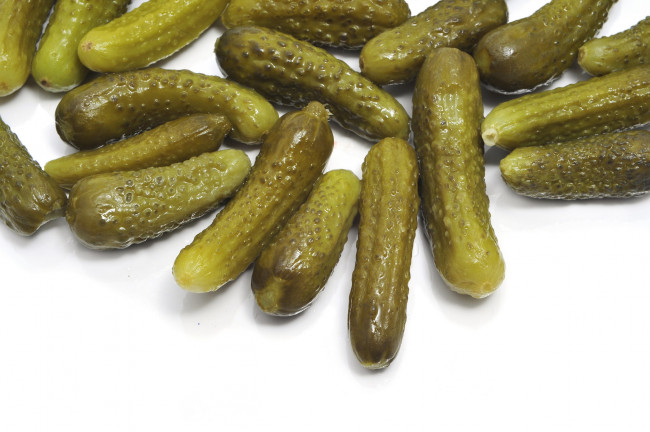Обои картинки фото еда, огурцы, соленые, много