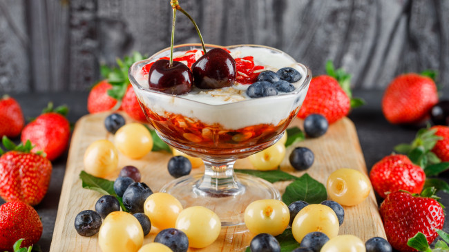 Обои картинки фото еда, мороженое,  десерты, черешня