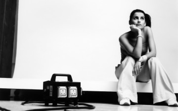 Картинка музыка nelly furtado черно-белое фото