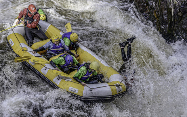Обои картинки фото спорт, водный спорт, пороги, река, поток, гребцы, лодка