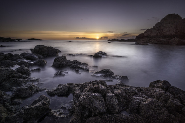 Обои картинки фото природа, восходы, закаты, заря, горизонт, скалы, океан, тучи