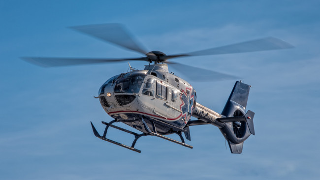 Обои картинки фото eurocopter ec-135t-2, авиация, вертолёты, вертушка