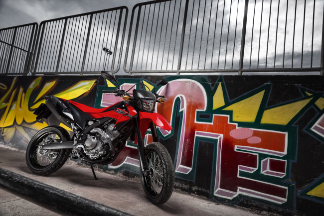 Обои картинки фото мотоциклы, honda