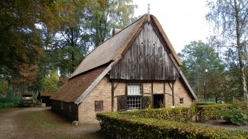Картинка города -+здания +дома загородный дом