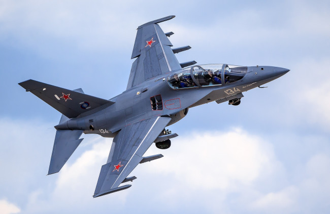 Обои картинки фото yak-130, авиация, боевые самолёты, штурмовик