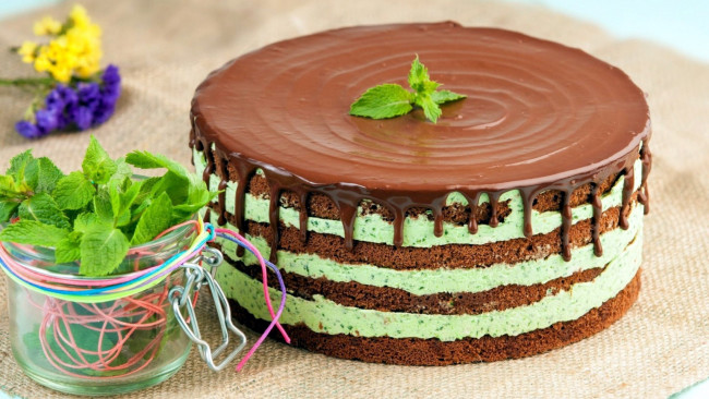 Обои картинки фото еда, торты, мята, глазурь, торт, лакомство