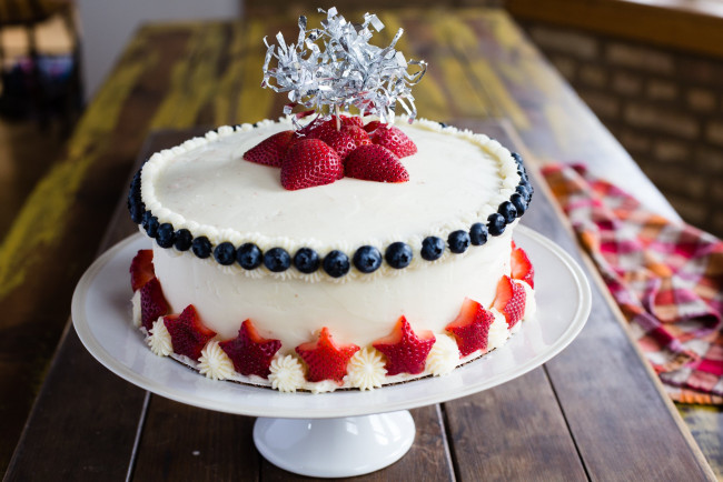 Обои картинки фото еда, торты, клубника, торт, лакомство