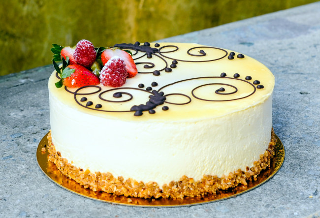 Обои картинки фото еда, торты, лакомство, клубника, торт, малина