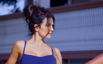 Картинка девушки denise+milani прядь топ брюнетка