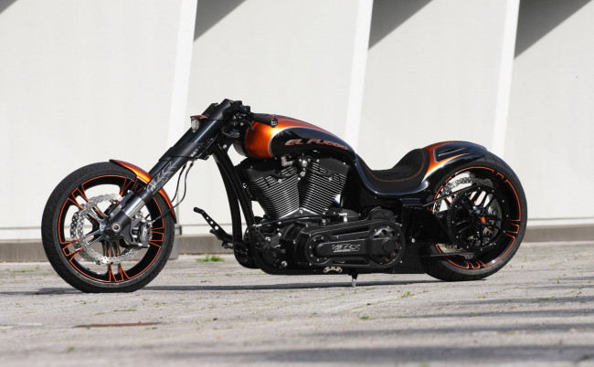 Обои картинки фото мотоциклы, customs, кастомизированный, тюнингованый, мотоцикл, крутой, байк, железный, конь, который, даёт, свободу, ветер, в, лицо, и, волосы, по, ветру