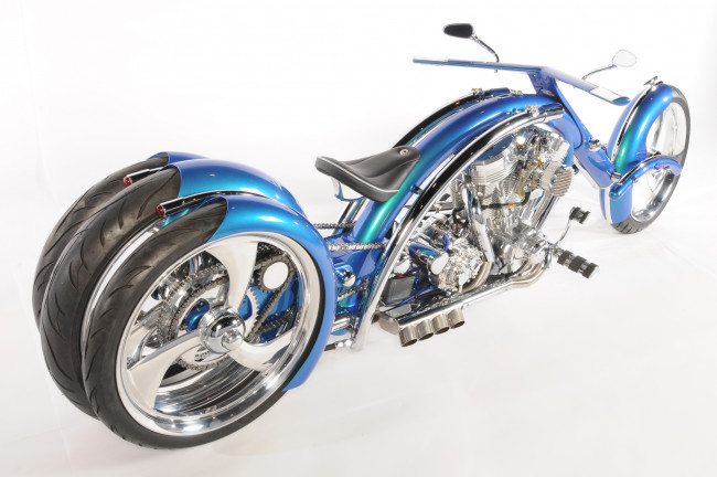 Обои картинки фото мотоциклы, customs, кастомизированный, тюнингованый, мотоцикл, крутой, байк, железный, конь, который, даёт, свободу, ветер, в, лицо, и, волосы, по, ветру