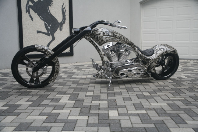 Обои картинки фото мотоциклы, customs, кастомизированный, тюнингованый, мотоцикл, крутой, байк, железный, конь, который, даёт, свободу, ветер, в, лицо, и, волосы, по, ветру