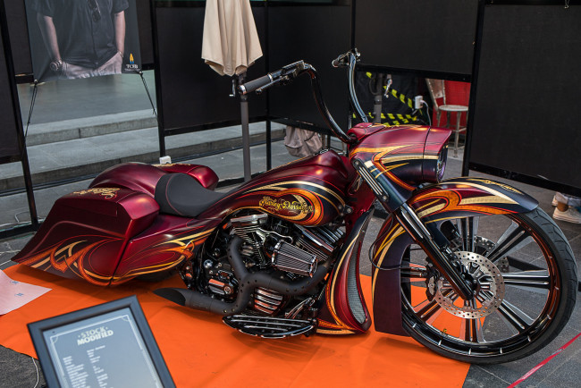 Обои картинки фото мотоциклы, customs, кастомизированный, тюнингованый, мотоцикл, крутой, байк, железный, конь, который, даёт, свободу, ветер, в, лицо, и, волосы, по, ветру