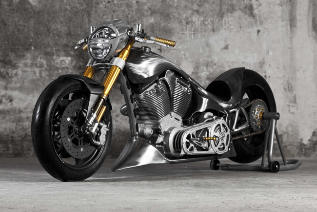Обои картинки фото мотоциклы, customs, кастомизированный, тюнингованый, мотоцикл, крутой, байк, железный, конь, который, даёт, свободу, ветер, в, лицо, и, волосы, по, ветру