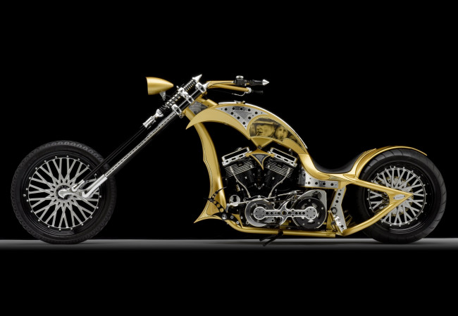 Обои картинки фото мотоциклы, customs, кастомизированный, тюнингованый, мотоцикл, крутой, байк, железный, конь, который, даёт, свободу, ветер, в, лицо, и, волосы, по, ветру