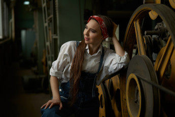 Картинка девушки -+брюнетки +шатенки шатенка комбинезон рабочая станок