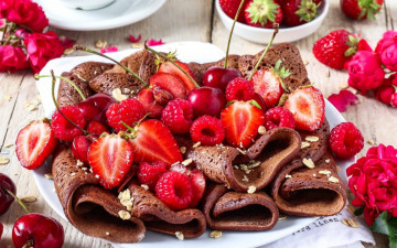 Картинка еда блины +оладьи десертные клубника малина вишни