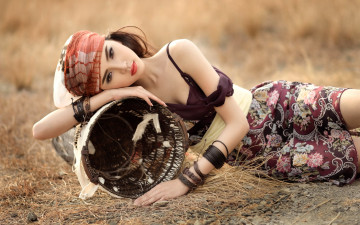 Картинка девушки -+азиатки наряд корзина