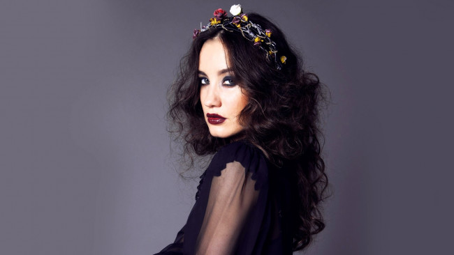 Обои картинки фото музыка, виктория дайнеко, певица, лицо, венок