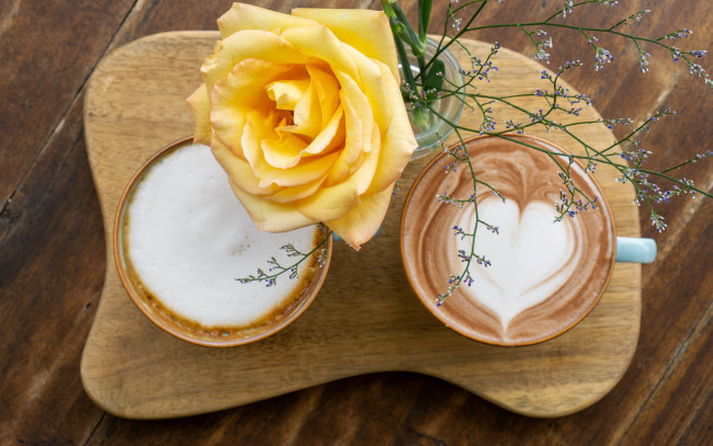 Обои картинки фото еда, кофе,  кофейные зёрна, розы, капучино