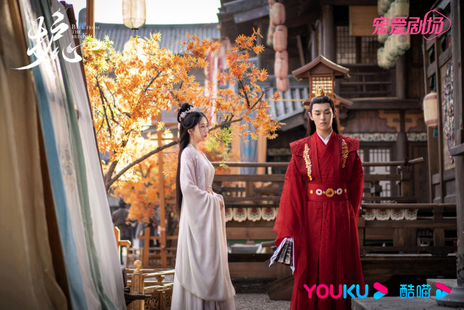 Обои картинки фото кино фильмы, back from the brink, девушка, мужчина, дворец, осень