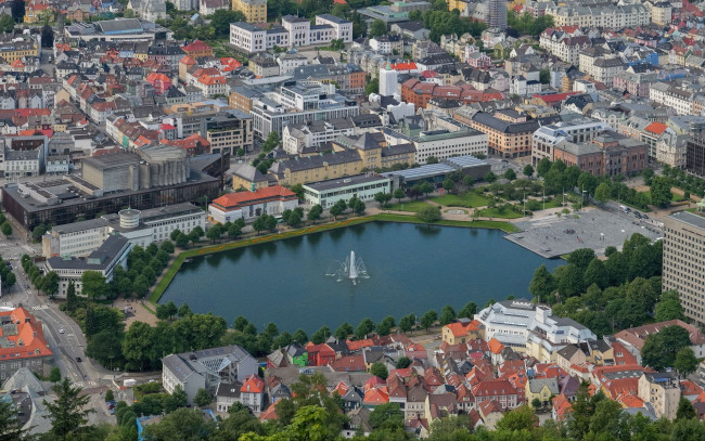 Обои картинки фото города, берген , норвегия, водоем, фонтан, панорама