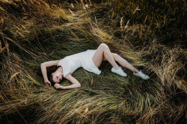 Обои картинки фото девушки, - брюнетки,  шатенки, девушка, позирует