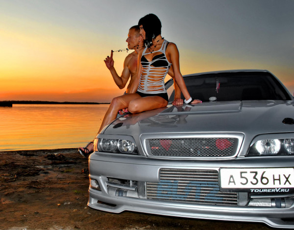 Обои картинки фото автомобили, авто, девушками, парень, закат, девушка