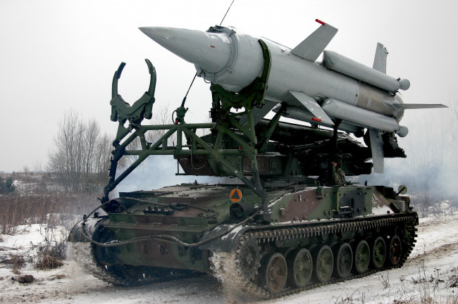 Обои картинки фото техника, военная, гусеницы, пусковая, установка, ракета