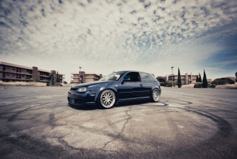 Картинка volkswagen golf автомобили облака здания