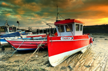 обоя корабли, разные вместе, закат, отмель, баркасы