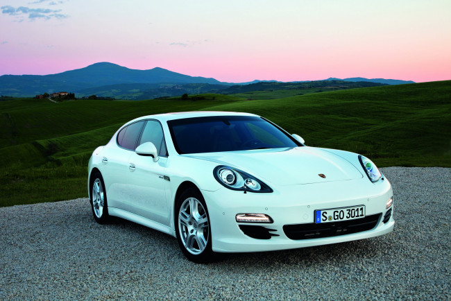 Обои картинки фото 2011 porsche panamera diesel, автомобили, porsche, panamera, дорога, белый
