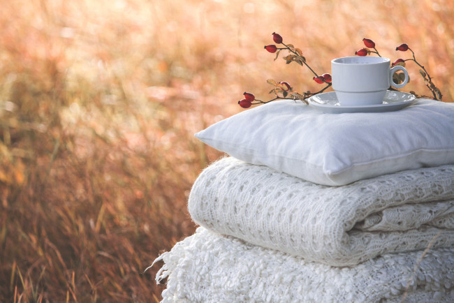 Обои картинки фото разное, одежда,  обувь,  текстиль,  экипировка, одеяло, подушки