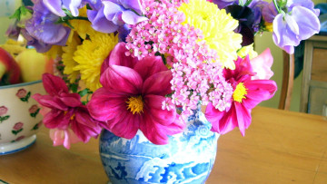 Картинка цветы букеты +композиции душистый горошек георгины